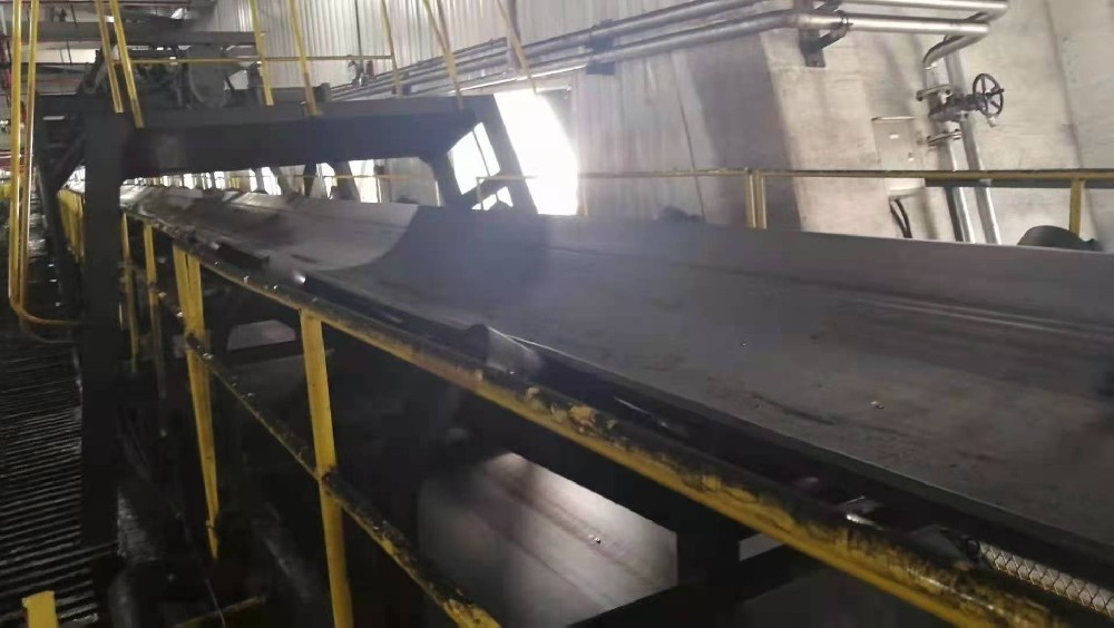 What are the properties of the conveyor belt?